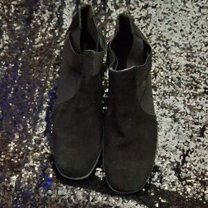 Chic Black Suede Ankle Booties